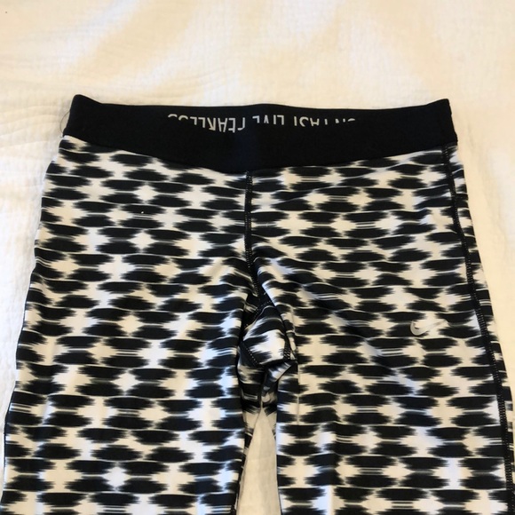 Nike yoga pants - Picture 1 of 2